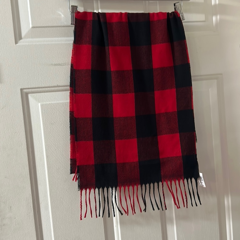 OLD NAVY FLANNEL SCARF: RED/BLACK CHECKERED: NEW WITH TAGS